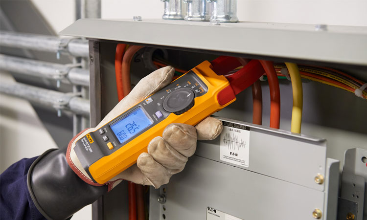 Fluke 393 FC CAT III 1500 V True-rms Clamp Meter | ENGINEERING REVIEW |Manufacturing | Industrial Sector Magazine & Portal